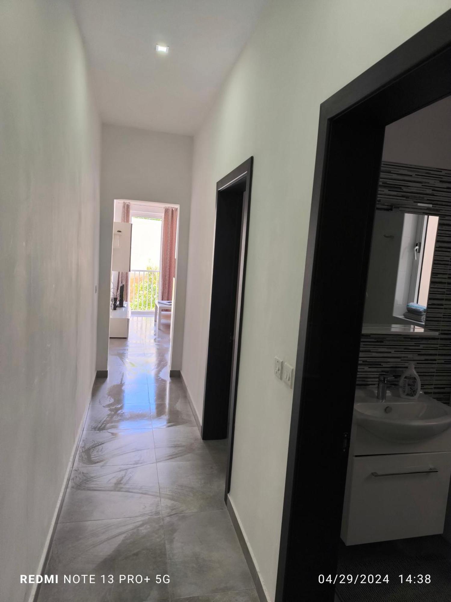 One Bedroom Tea Apartment Il-Gzira ภายนอก รูปภาพ