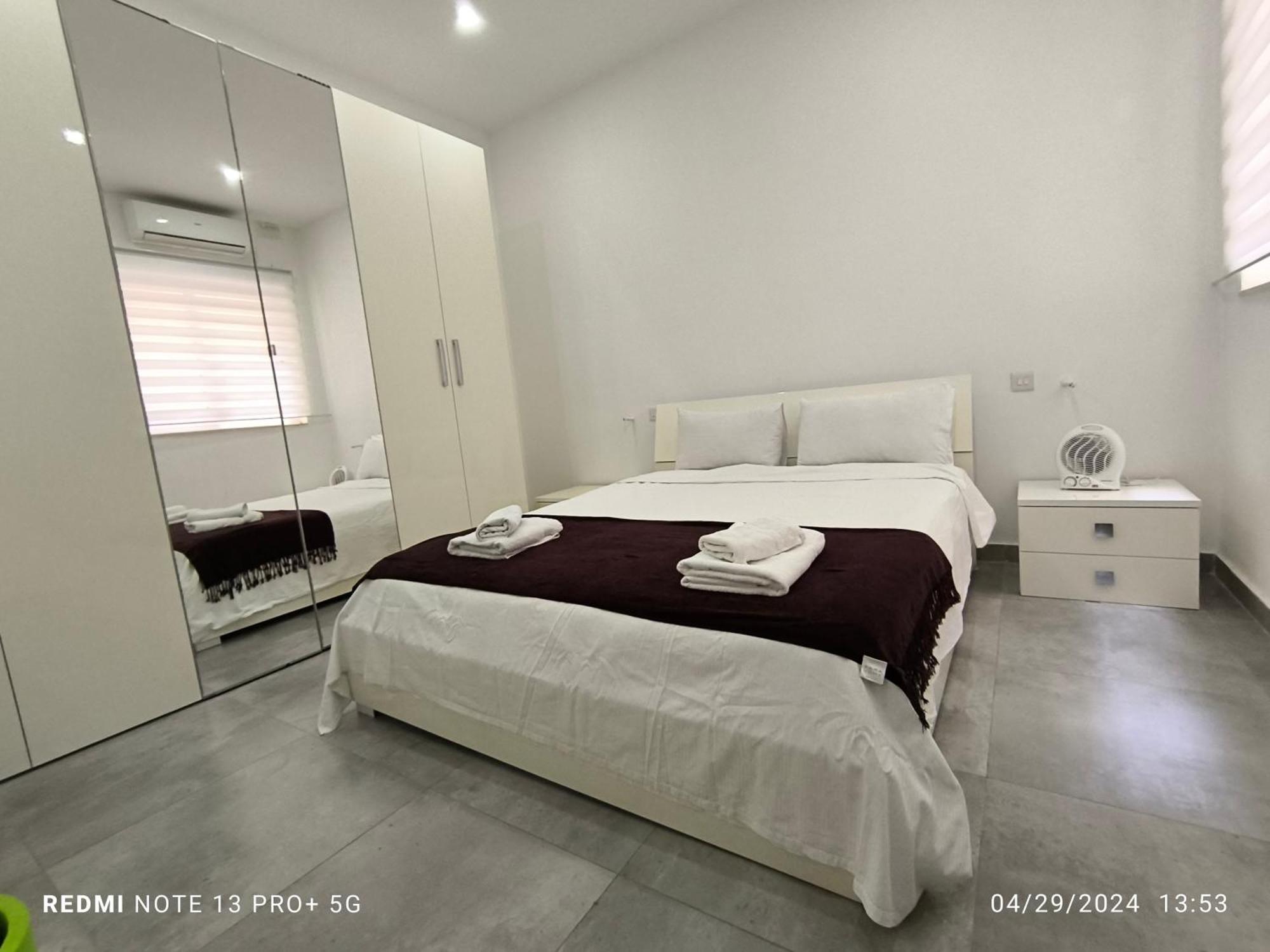 One Bedroom Tea Apartment Il-Gzira ภายนอก รูปภาพ