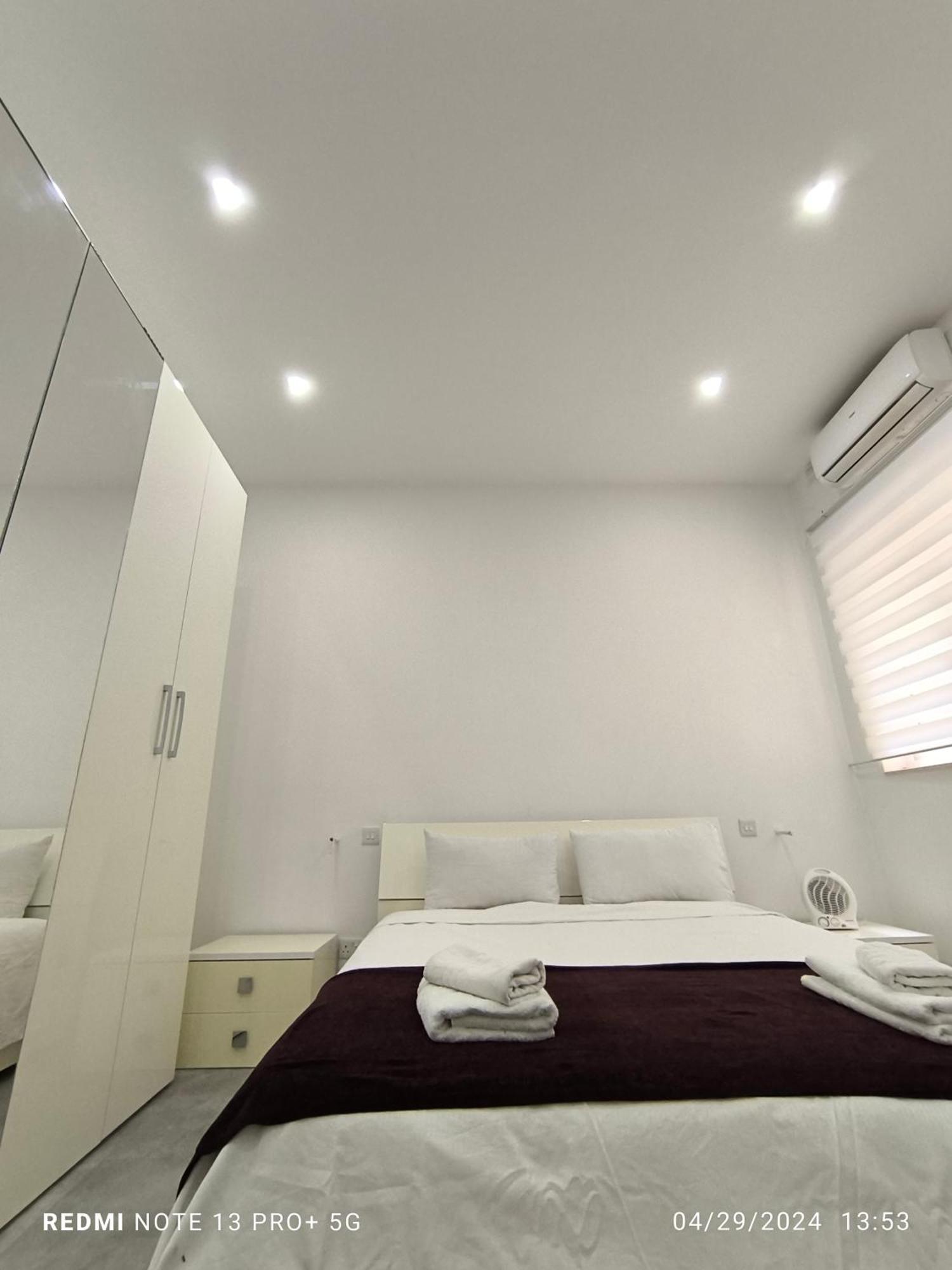 One Bedroom Tea Apartment Il-Gzira ภายนอก รูปภาพ