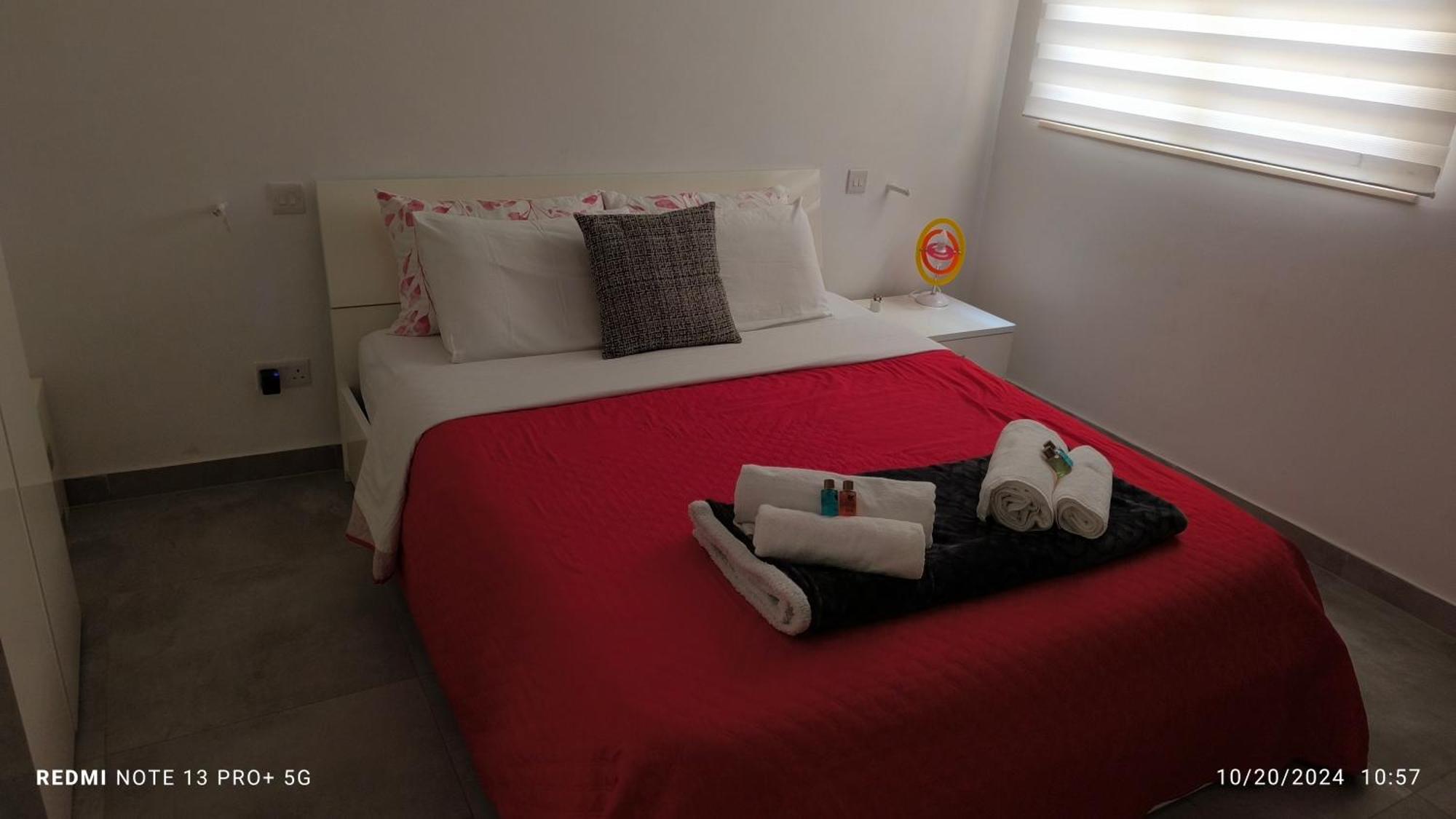 One Bedroom Tea Apartment Il-Gzira ภายนอก รูปภาพ