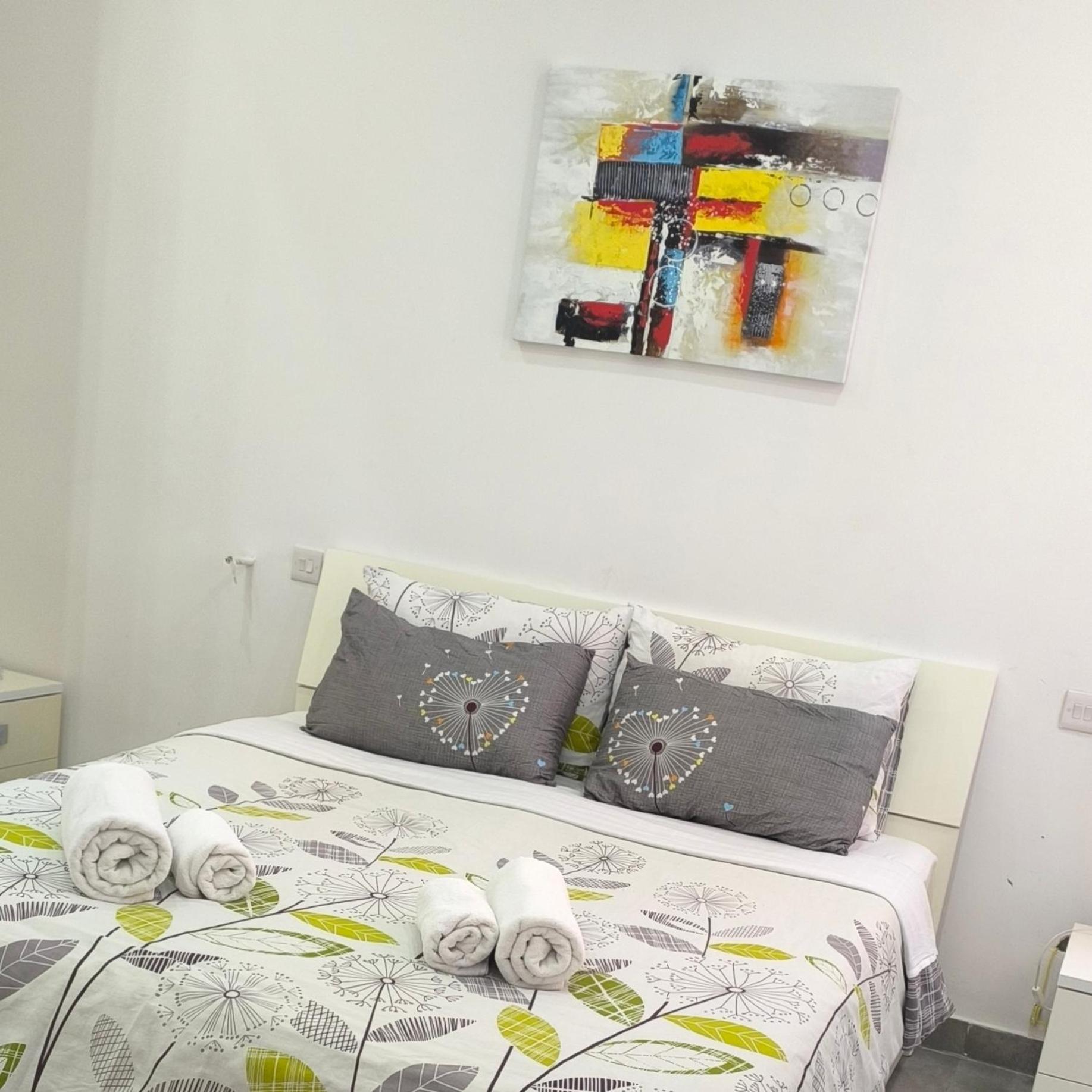 One Bedroom Tea Apartment Il-Gzira ภายนอก รูปภาพ