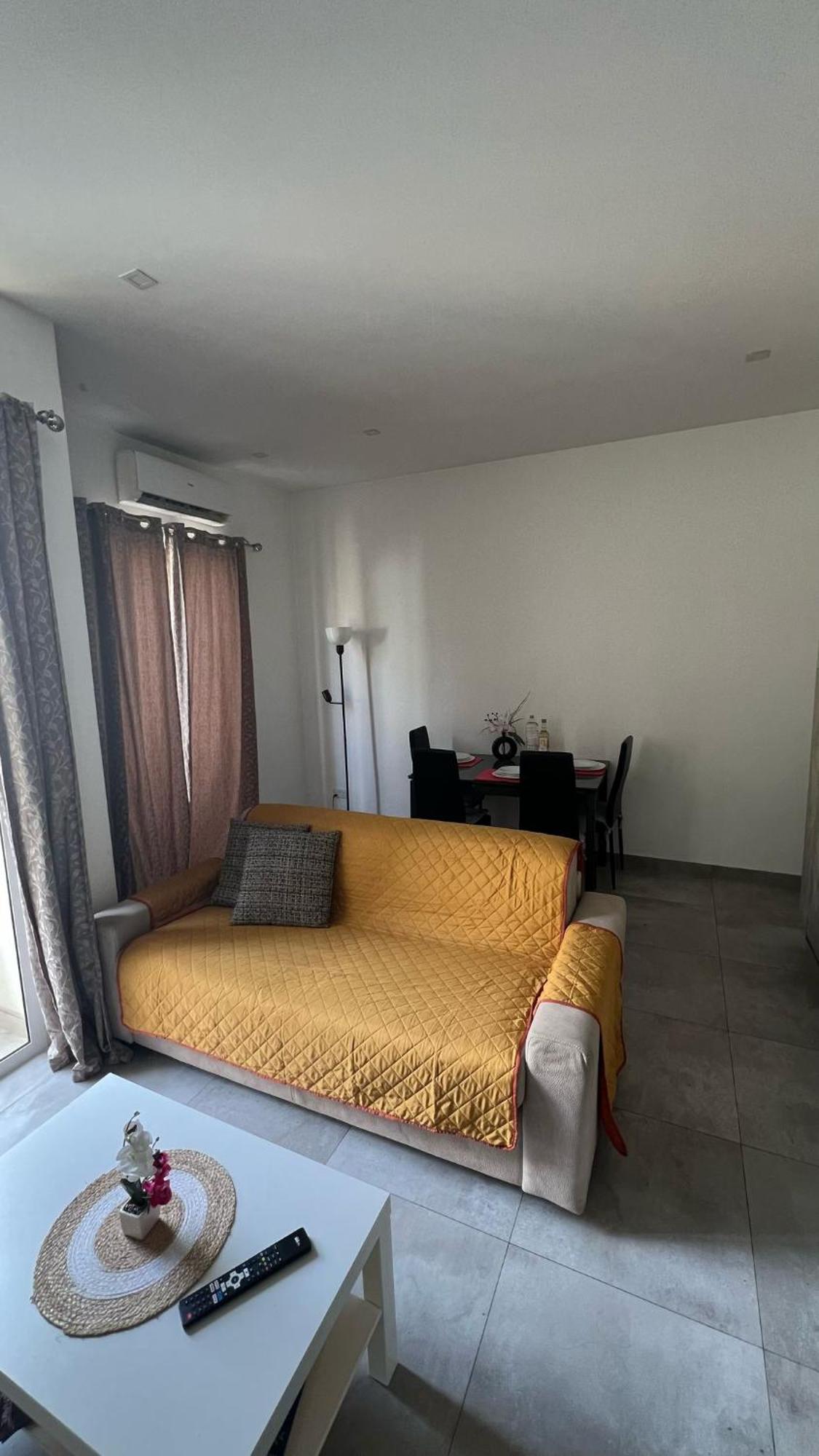 One Bedroom Tea Apartment Il-Gzira ภายนอก รูปภาพ